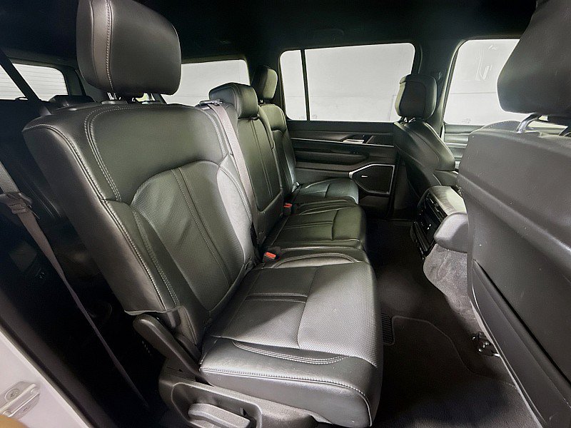 Used 2023 Jeep Wagoneer L Series II AWD/4WD image 29