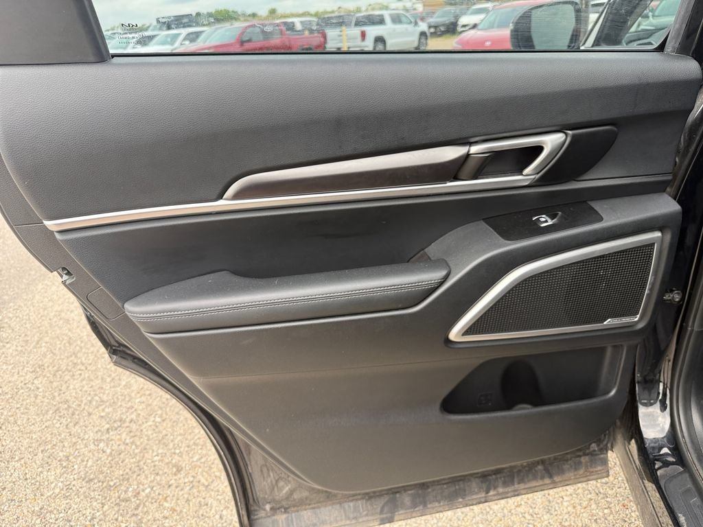 Used 2025 Kia Telluride S AWD/4WD image 37