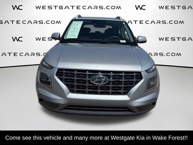 Used 2020 Hyundai Venue SEL video 2