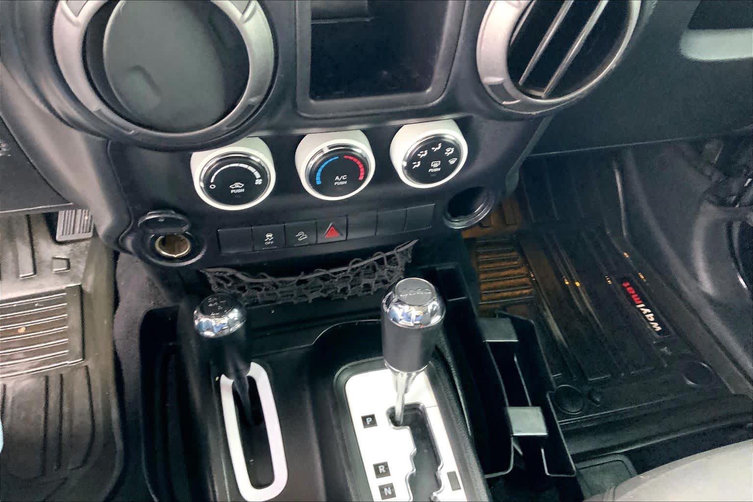 Used 2018 Jeep Wrangler Sport AWD/4WD image 35