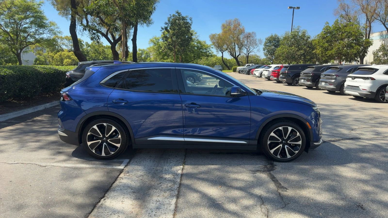 Used 2023 VinFast VF 8 Plus image 4