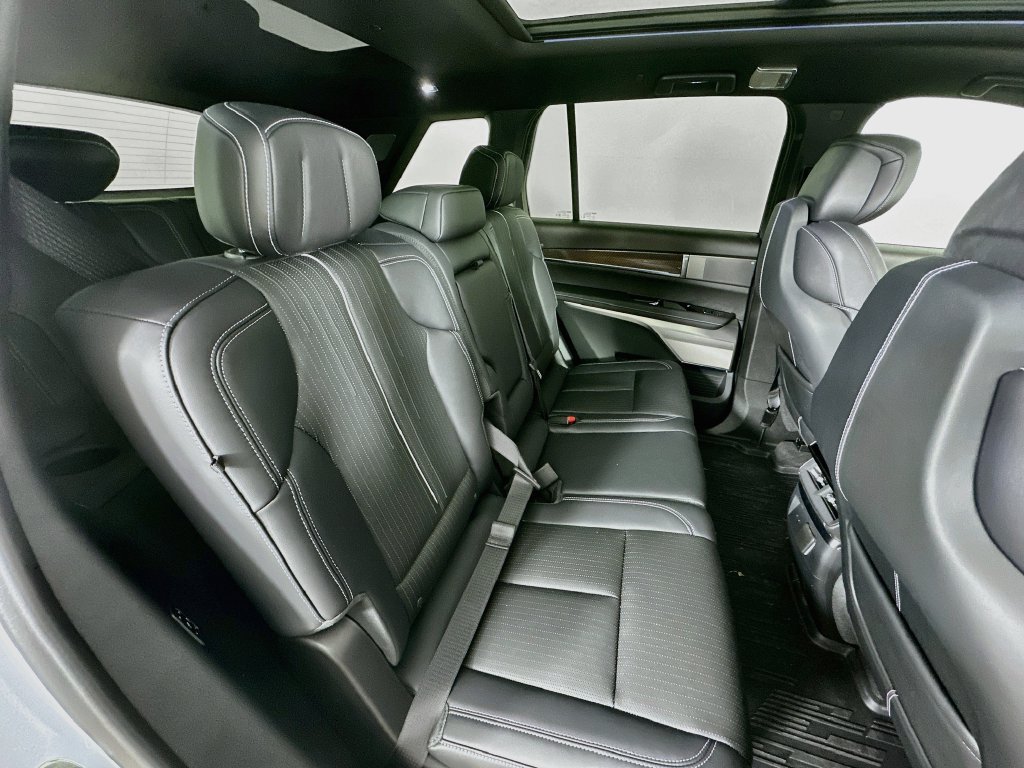 New 2027 Cadillac Vistiq Sport w/ LPO, Floor Liner Package AWD/4WD image 36