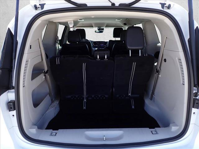 Used 2024 Chrysler Pacifica Touring-L FWD image 8