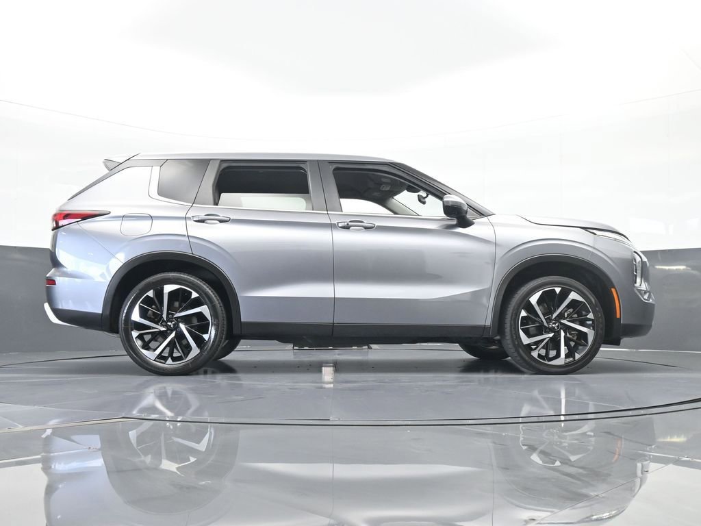 Used 2022 Mitsubishi Outlander SE image 64