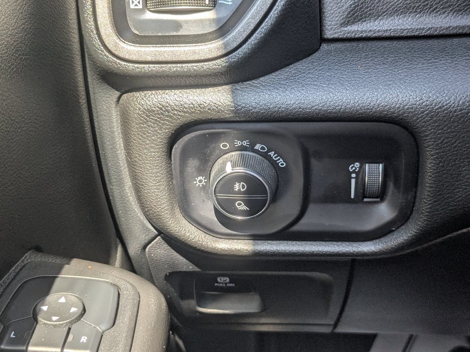 Used 2025 RAM 1500 Warlock AWD/4WD image 15
