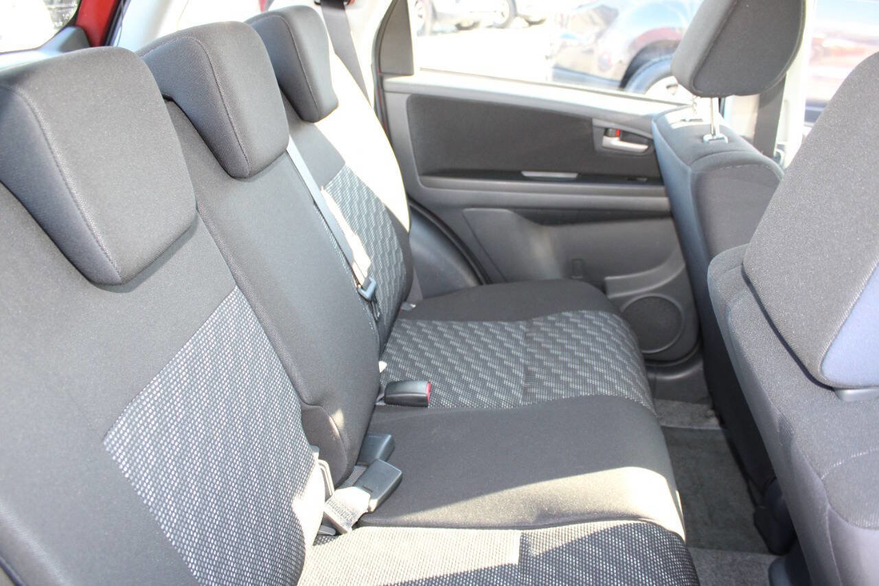 Used 2008 Suzuki SX4 AWD Hatchback w/ Touring Pkg image 16
