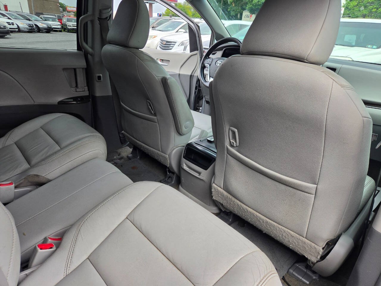 Used 2015 Toyota Sienna XLE FWD image 29