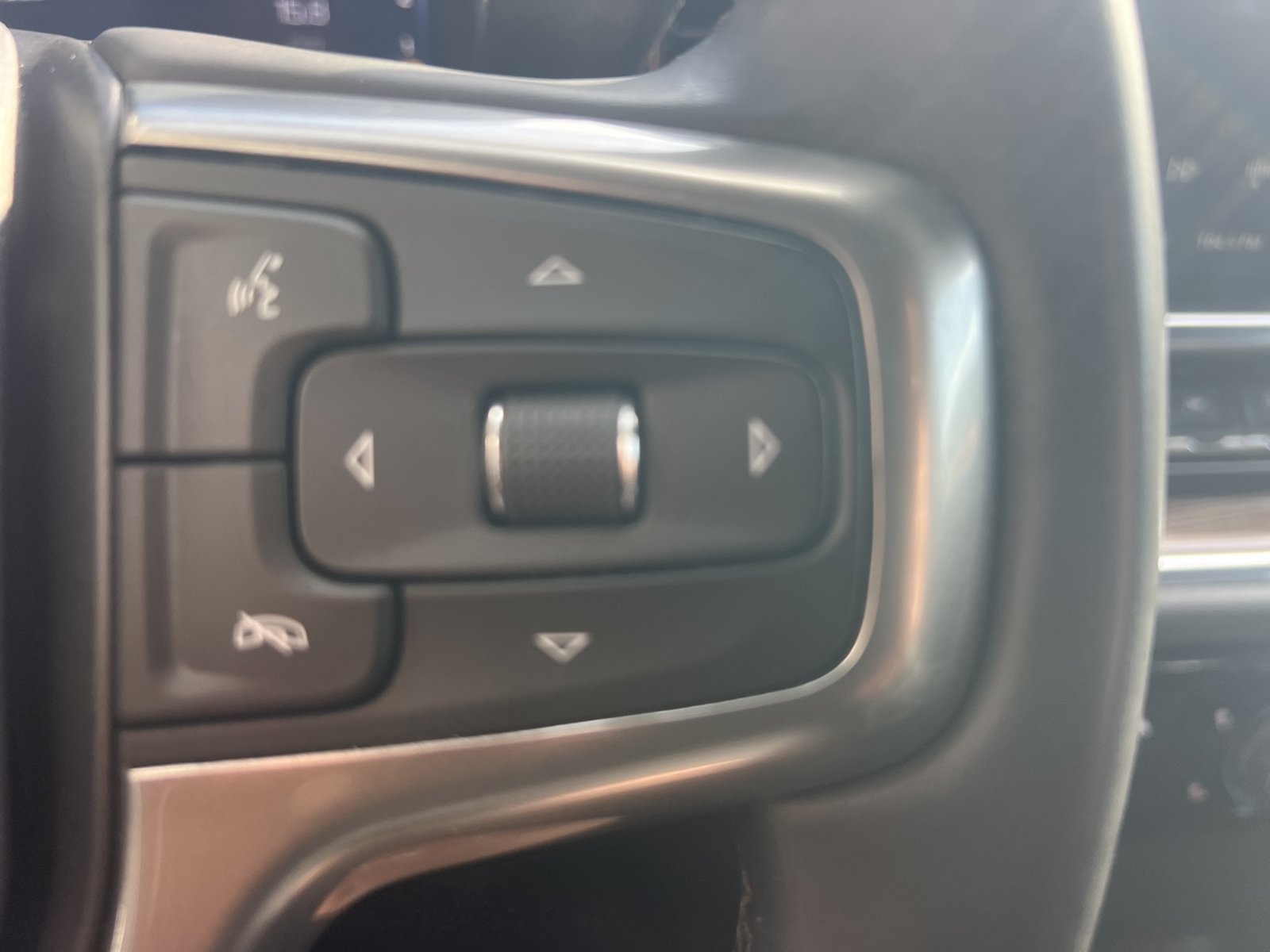 Used 2025 Chevrolet Silverado 1500 LT AWD/4WD image 28