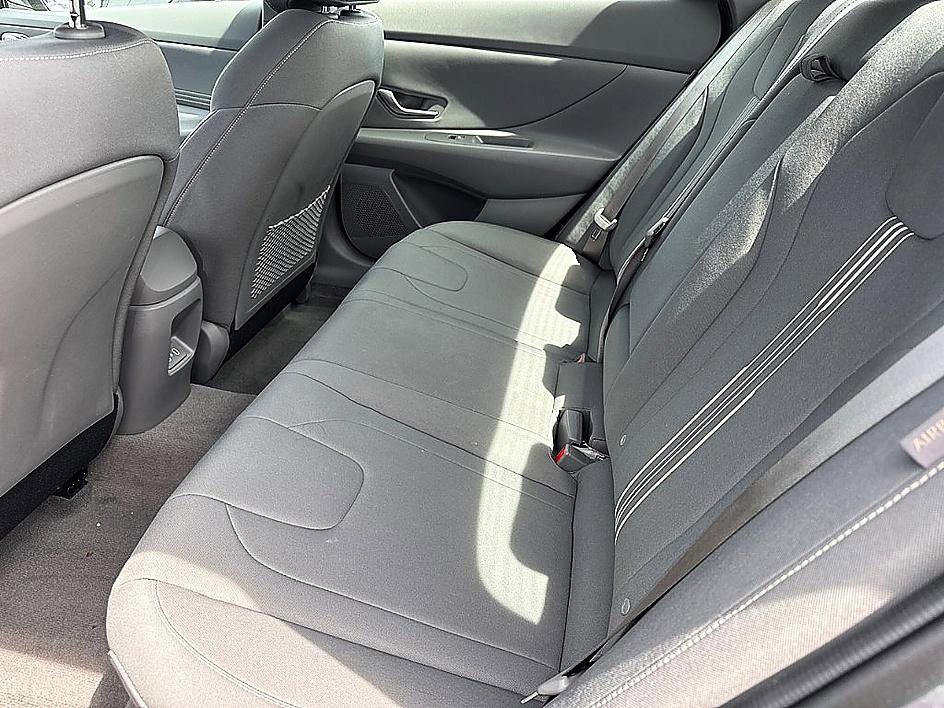 Used 2025 Hyundai Elantra SEL image 8