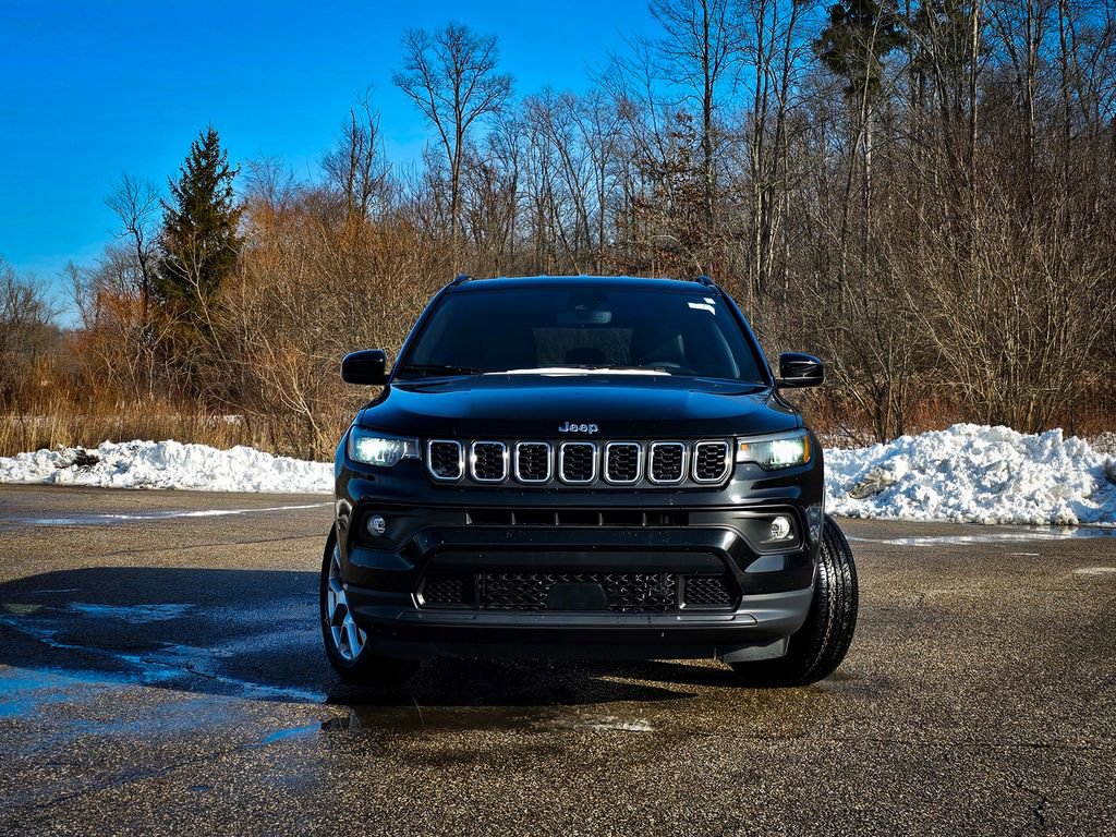 Used 2024 Jeep Compass Latitude image 8