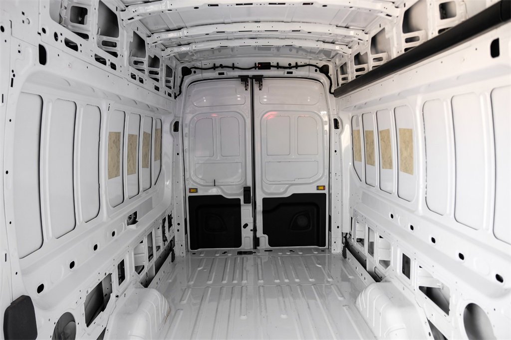 Used 2022 Ford E-Transit 148 High Roof Extended image 34