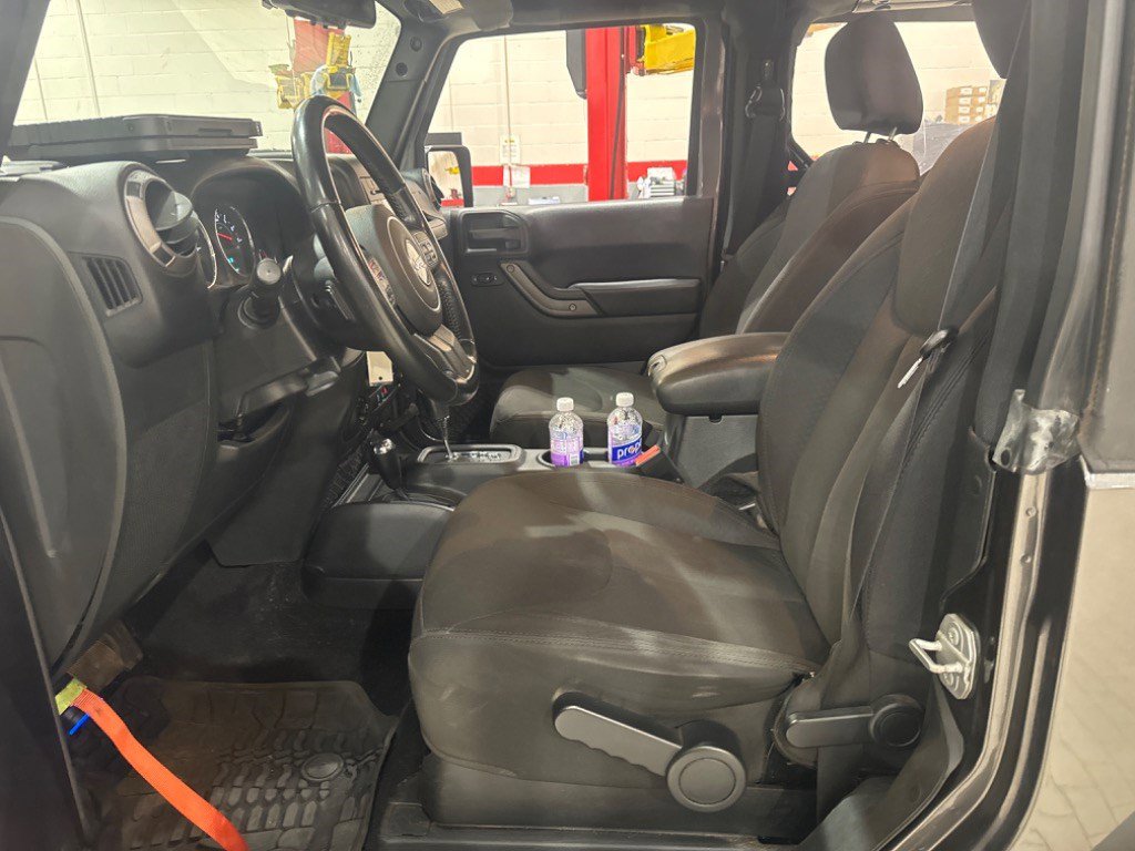 Used 2018 Jeep Wrangler Sport AWD/4WD image 6