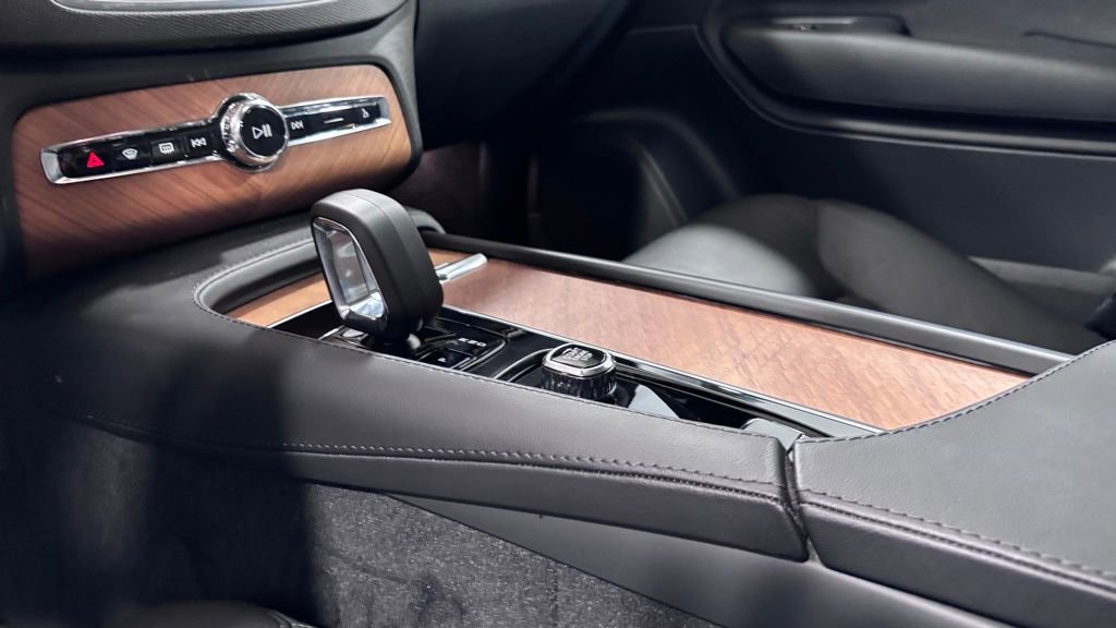 Certified 2024 Volvo XC90 B5 Plus AWD/4WD image 15