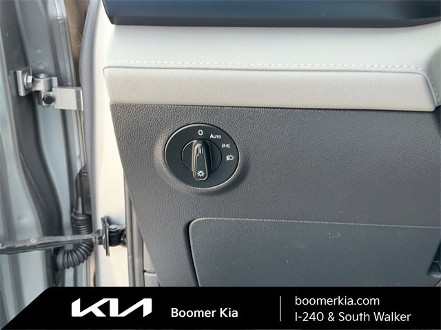 Used 2024 Volkswagen Taos SE image 18