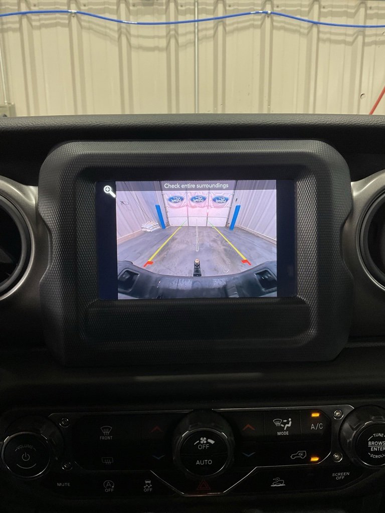 Used 2023 Jeep Gladiator Willys image 17