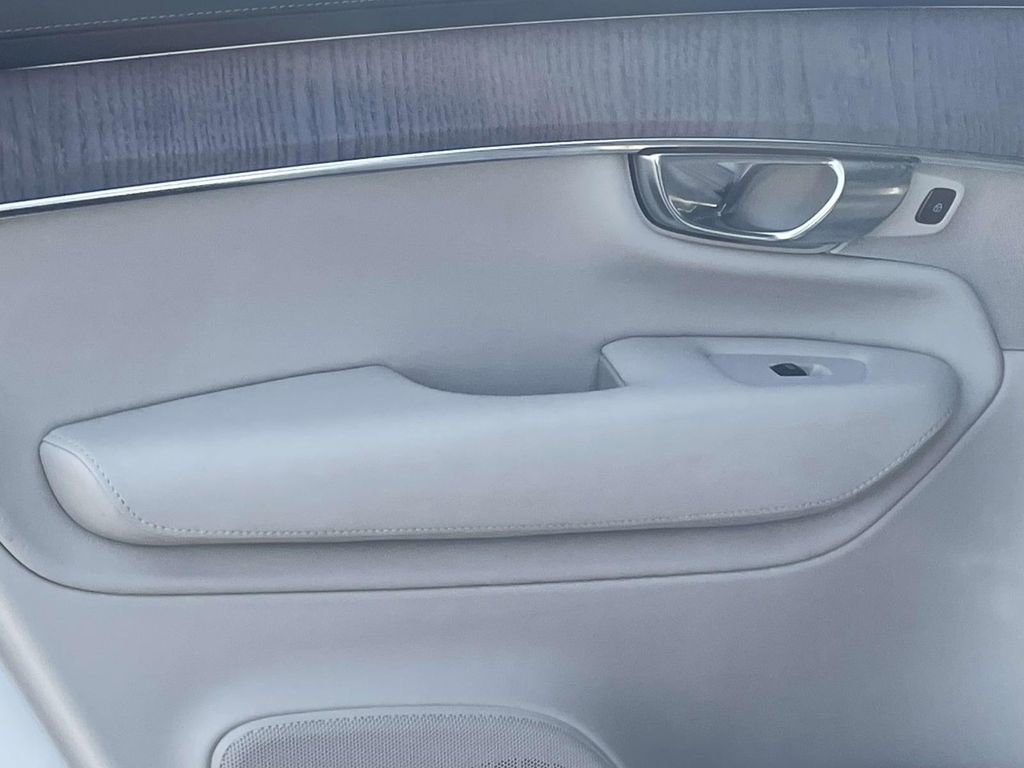 Used 2026 Volvo XC90 B6 Ultra w/ Lounge Package image 18