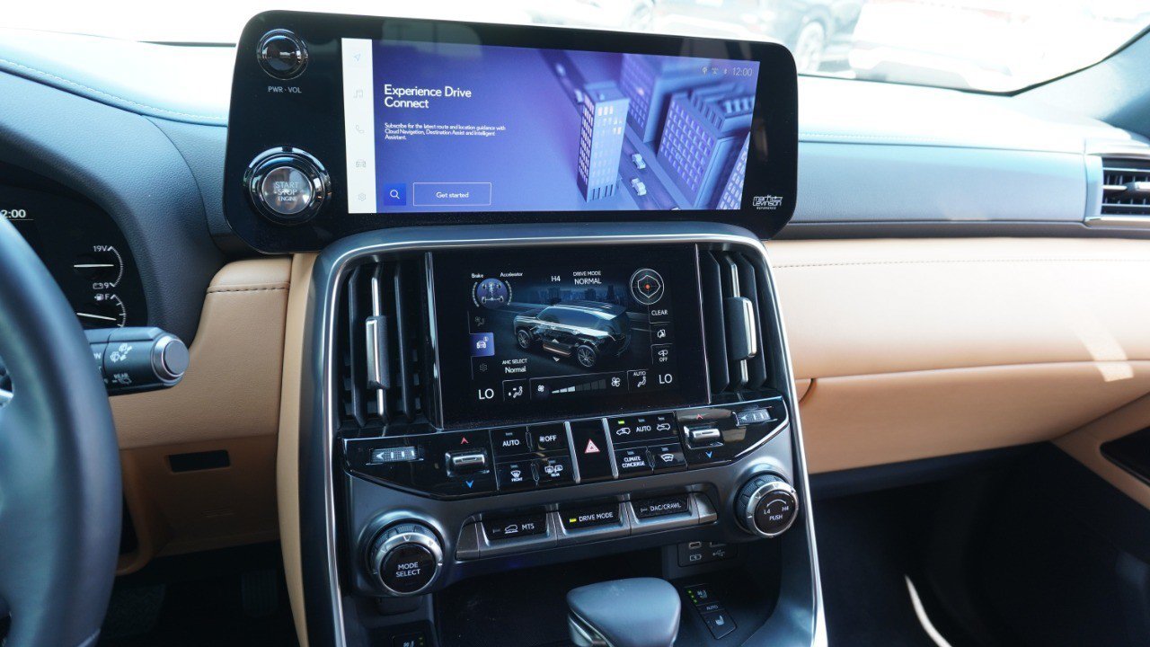 Certified 2024 Lexus LX 600 4WD w/ Luxury Package image 16