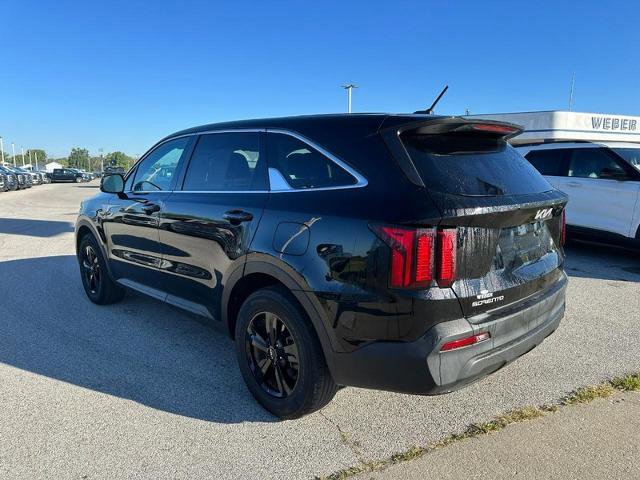 Used 2023 Kia Sorento LX image 3