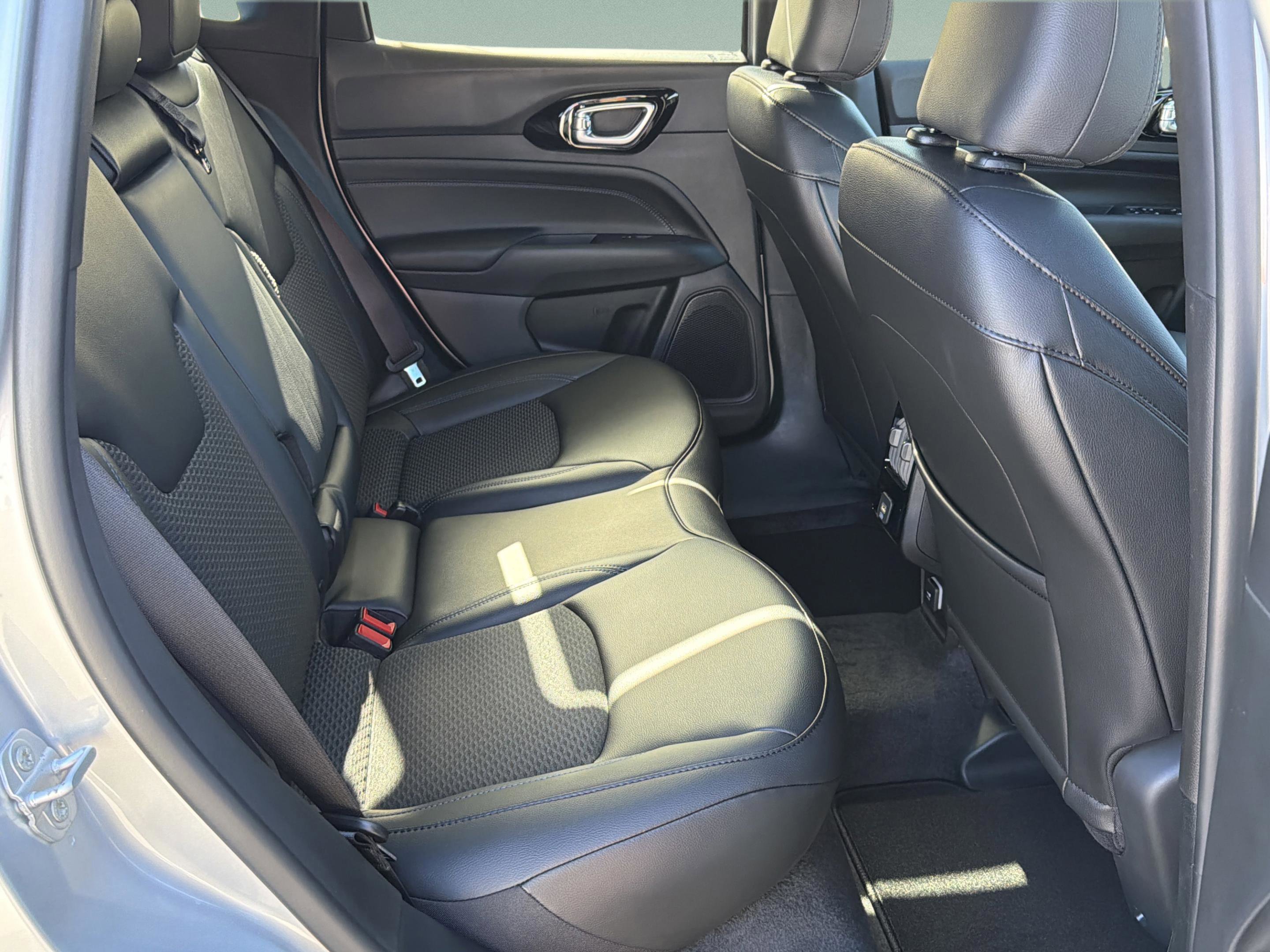 New 2026 Jeep Compass Latitude image 19