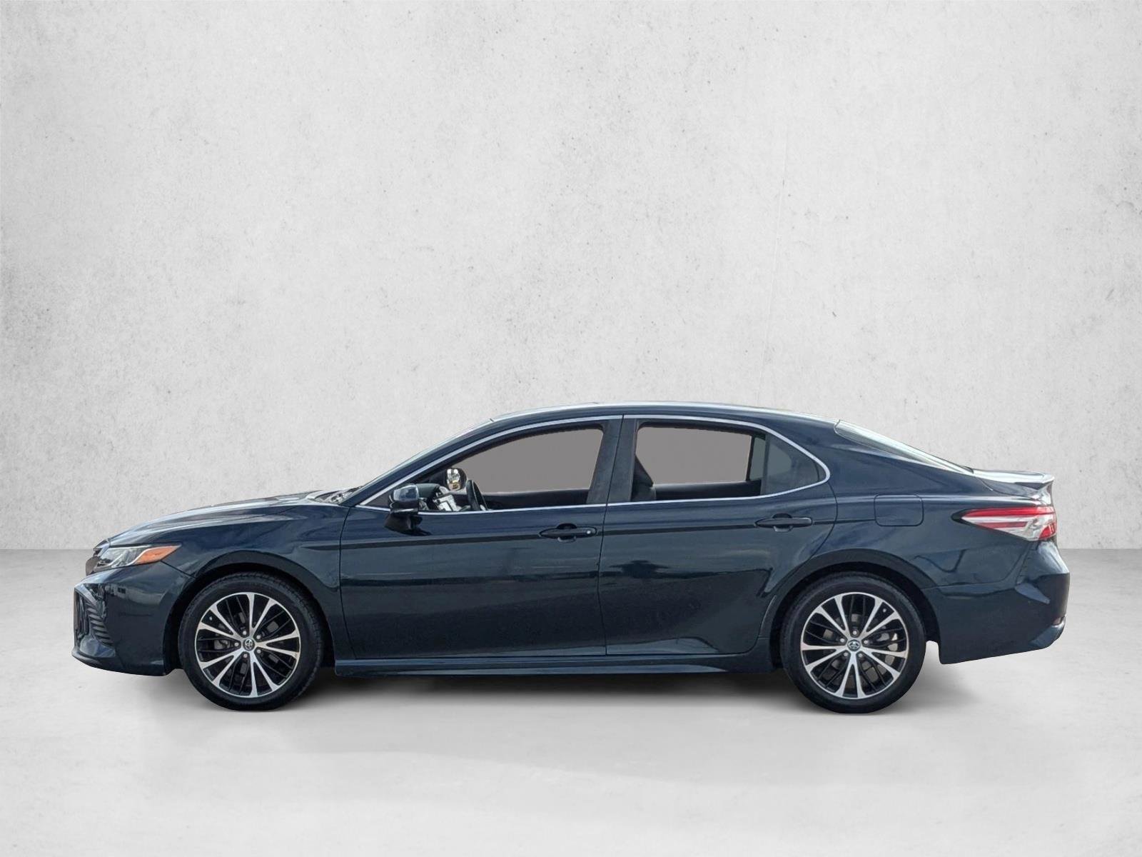 Used 2018 Toyota Camry SE w/ Convenience Package FWD image 9