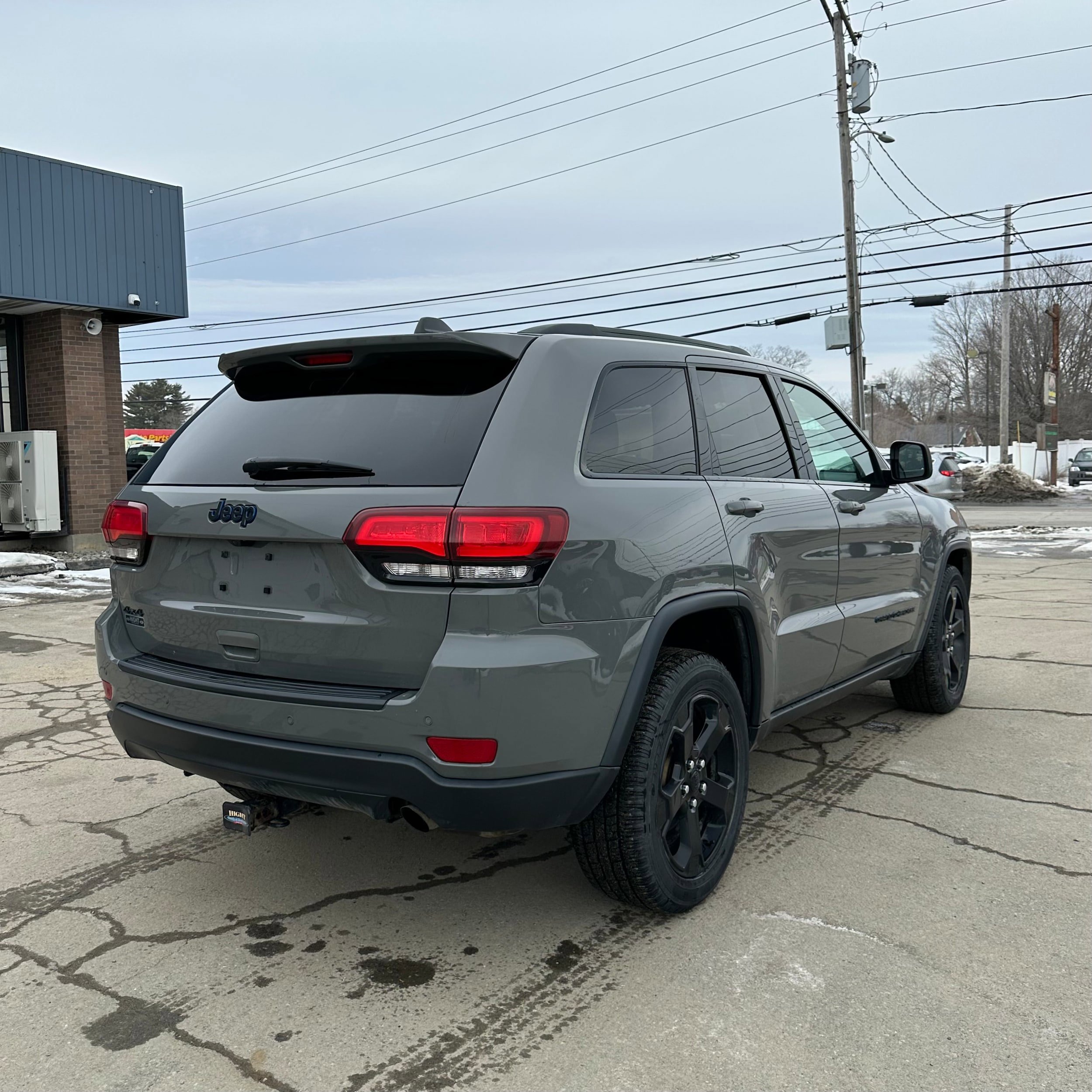 Used 2019 Jeep Grand Cherokee Laredo AWD/4WD image 3