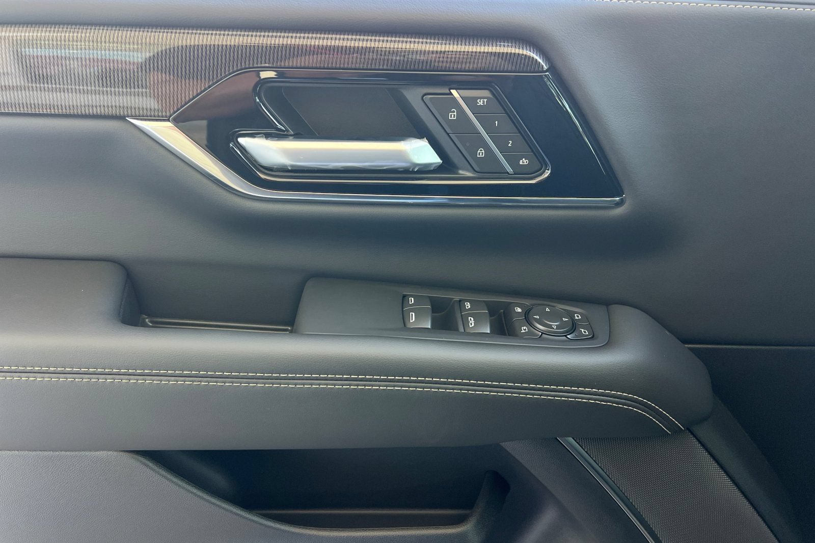 New 2026 GMC Yukon XL Elevation AWD/4WD image 9