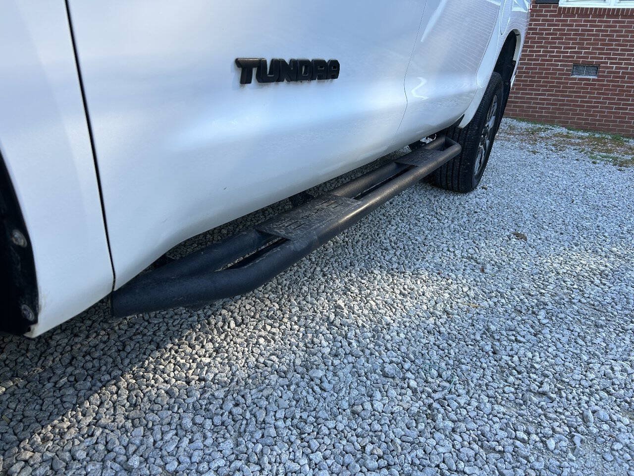 Used 2017 Toyota Tundra Limited w/ Limited Premium Package AWD/4WD image 10