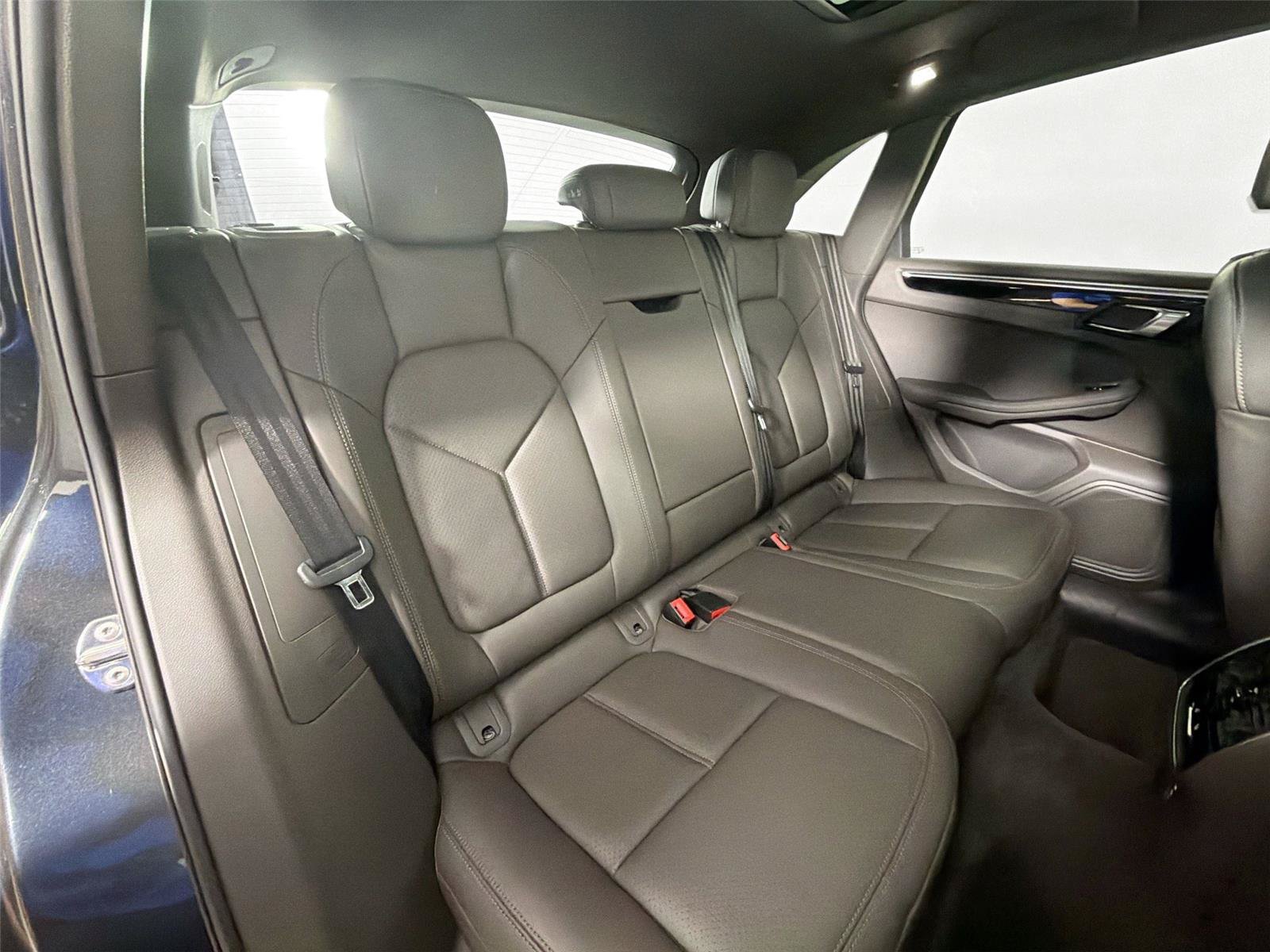 Certified 2023 Porsche Macan S AWD/4WD image 27