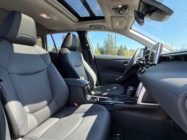 Used 2024 Toyota Corolla Cross XLE w/ Convenience Package FWD image 30