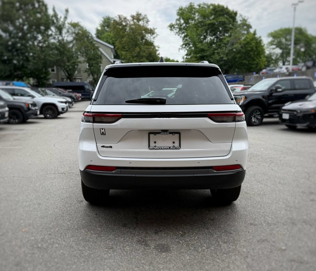 Used 2026 Jeep Grand Cherokee Limited w/ Limited Altitude Package AWD/4WD image 10