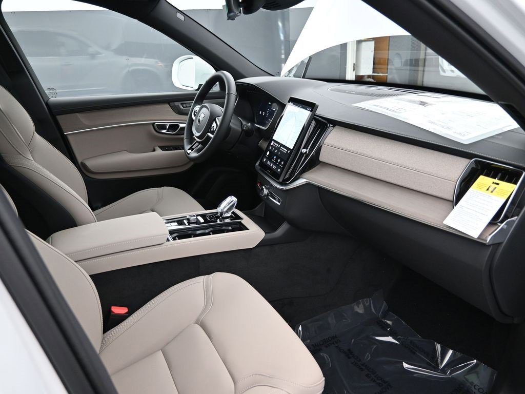New 2026 Volvo XC90 B6 Plus w/ Protection Package Premier image 40