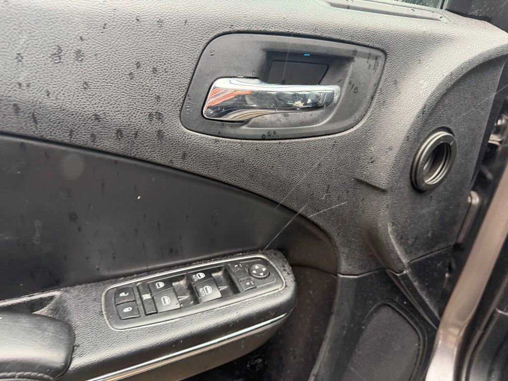 Used 2014 Dodge Charger SE RWD image 7