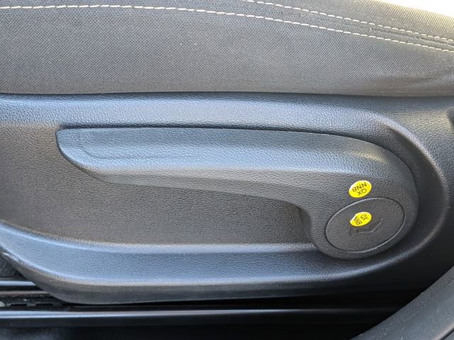 Used 2023 Hyundai Venue SEL image 19