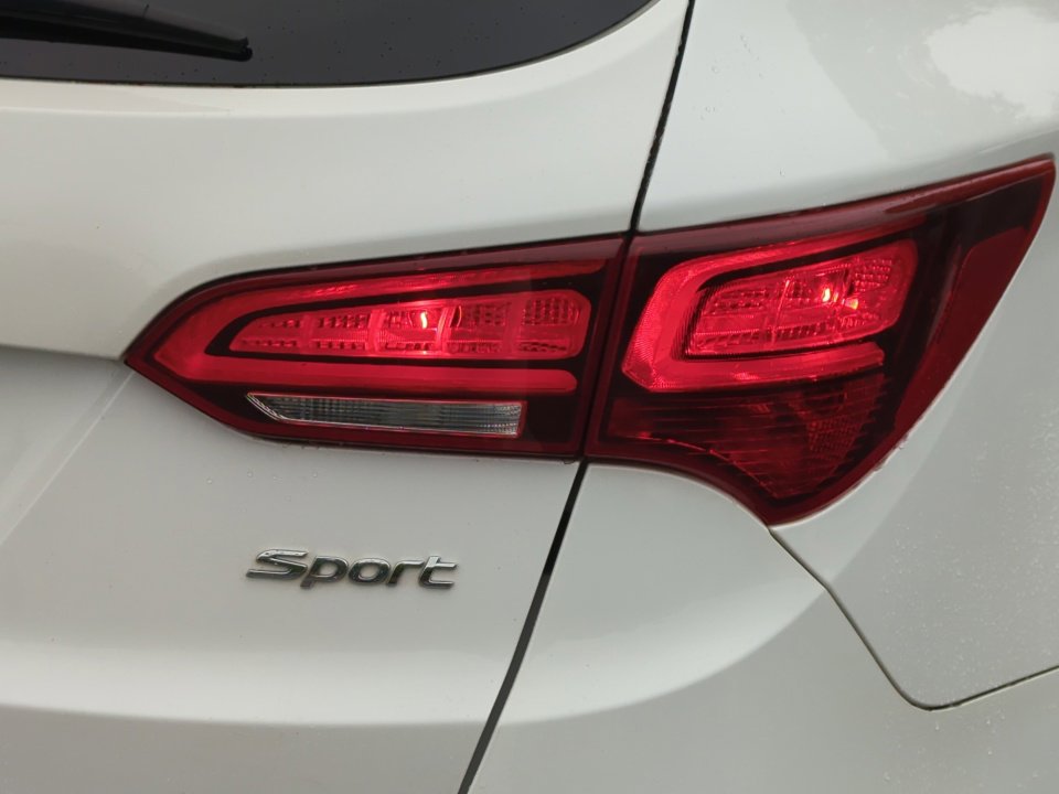 Used 2018 Hyundai Santa Fe Sport FWD image 19