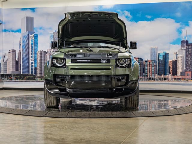 New 2026 Land Rover Defender 130 X-Dynamic SE image 4