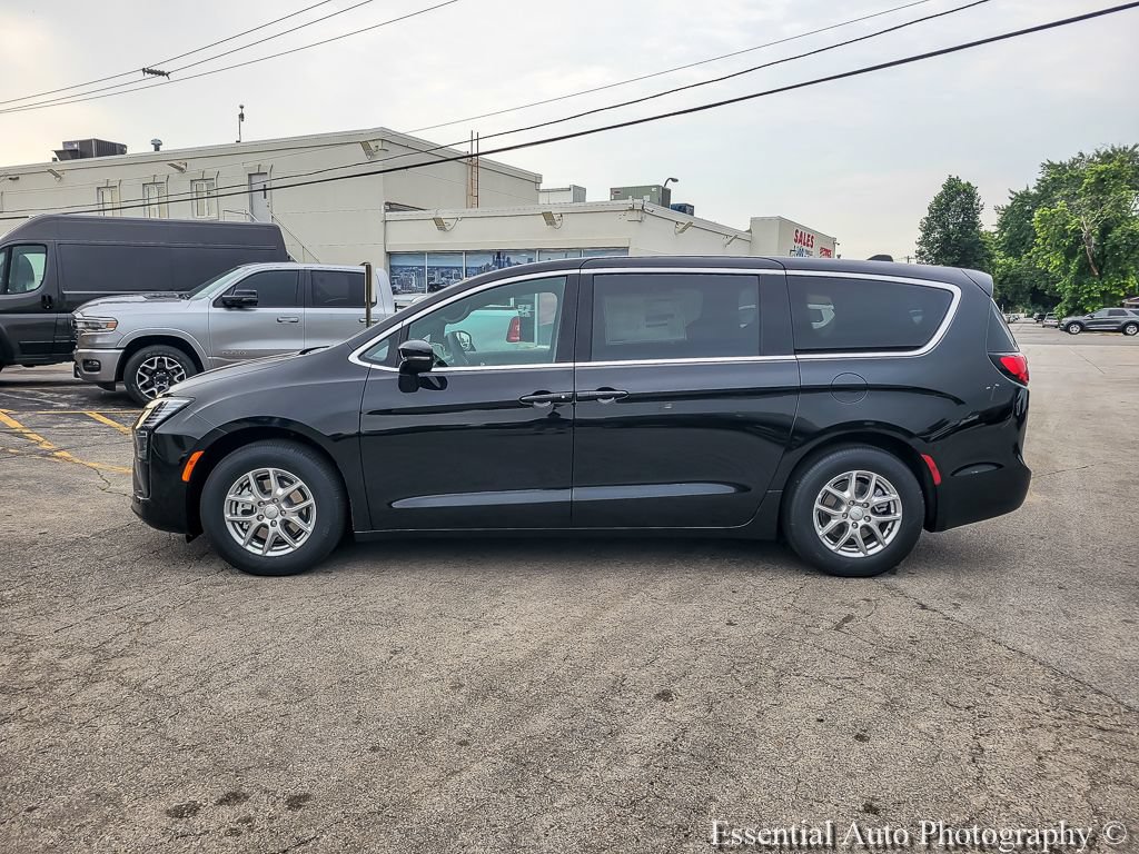 New 2027 Chrysler Pacifica Select w/ Family Tech Group FWD image 12