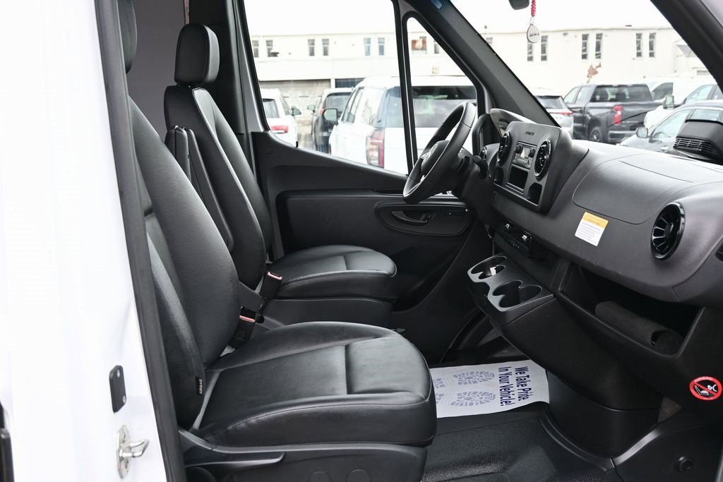 Used 2025 Mercedes-Benz Sprinter 2500 image 27