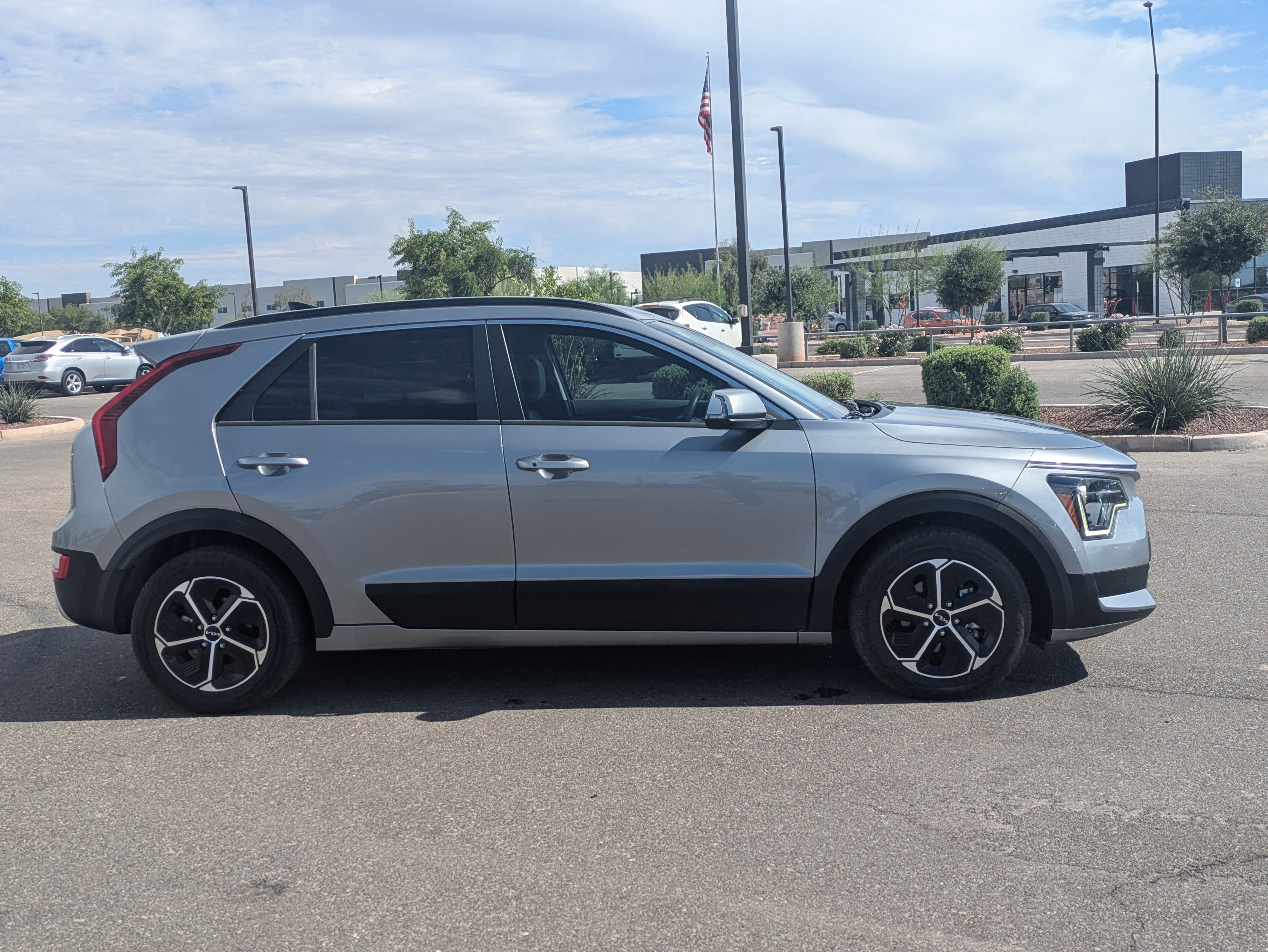 Certified 2023 Kia Niro EX image 6