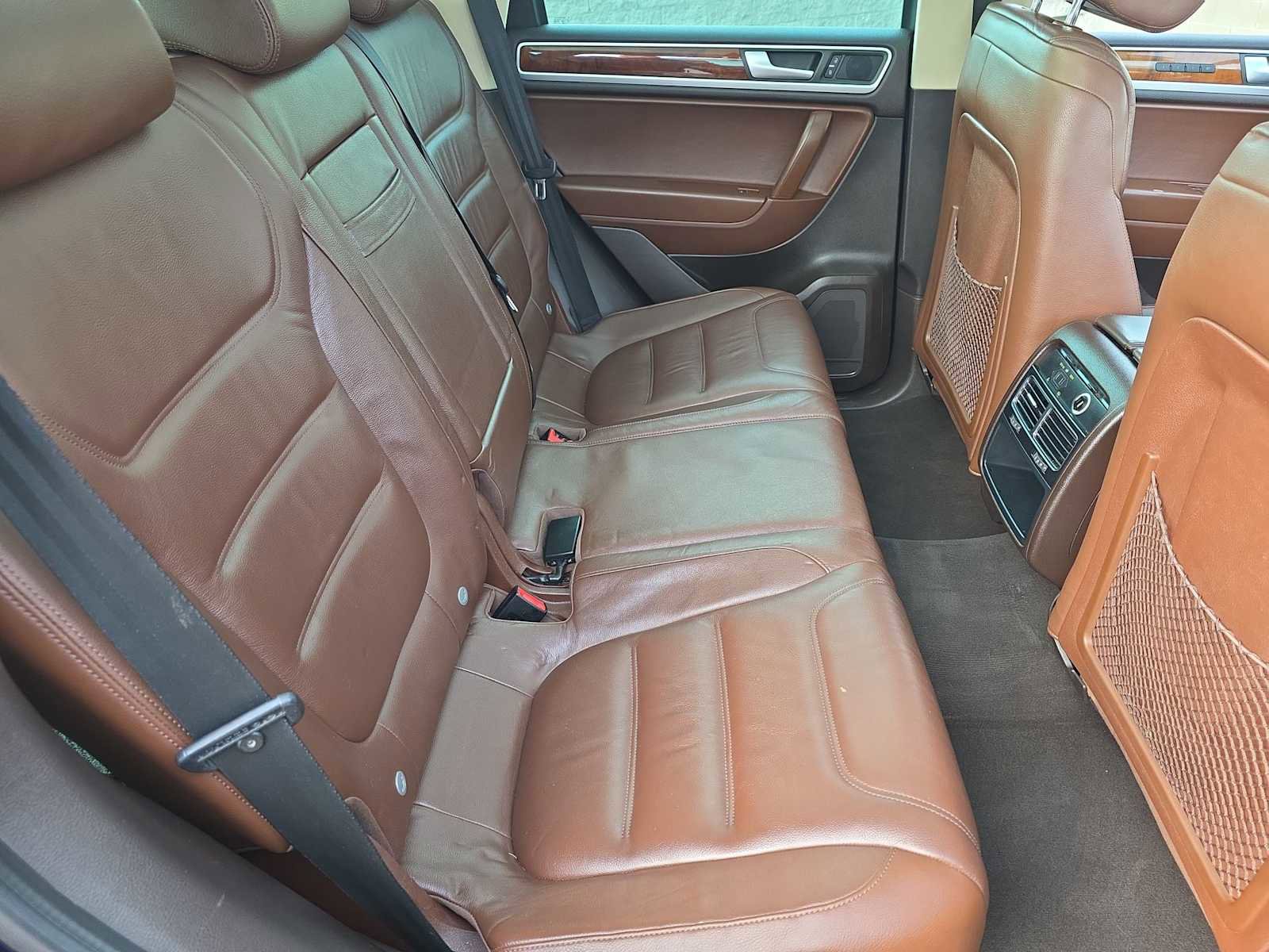 Used 2014 Volkswagen Touareg Lux image 17