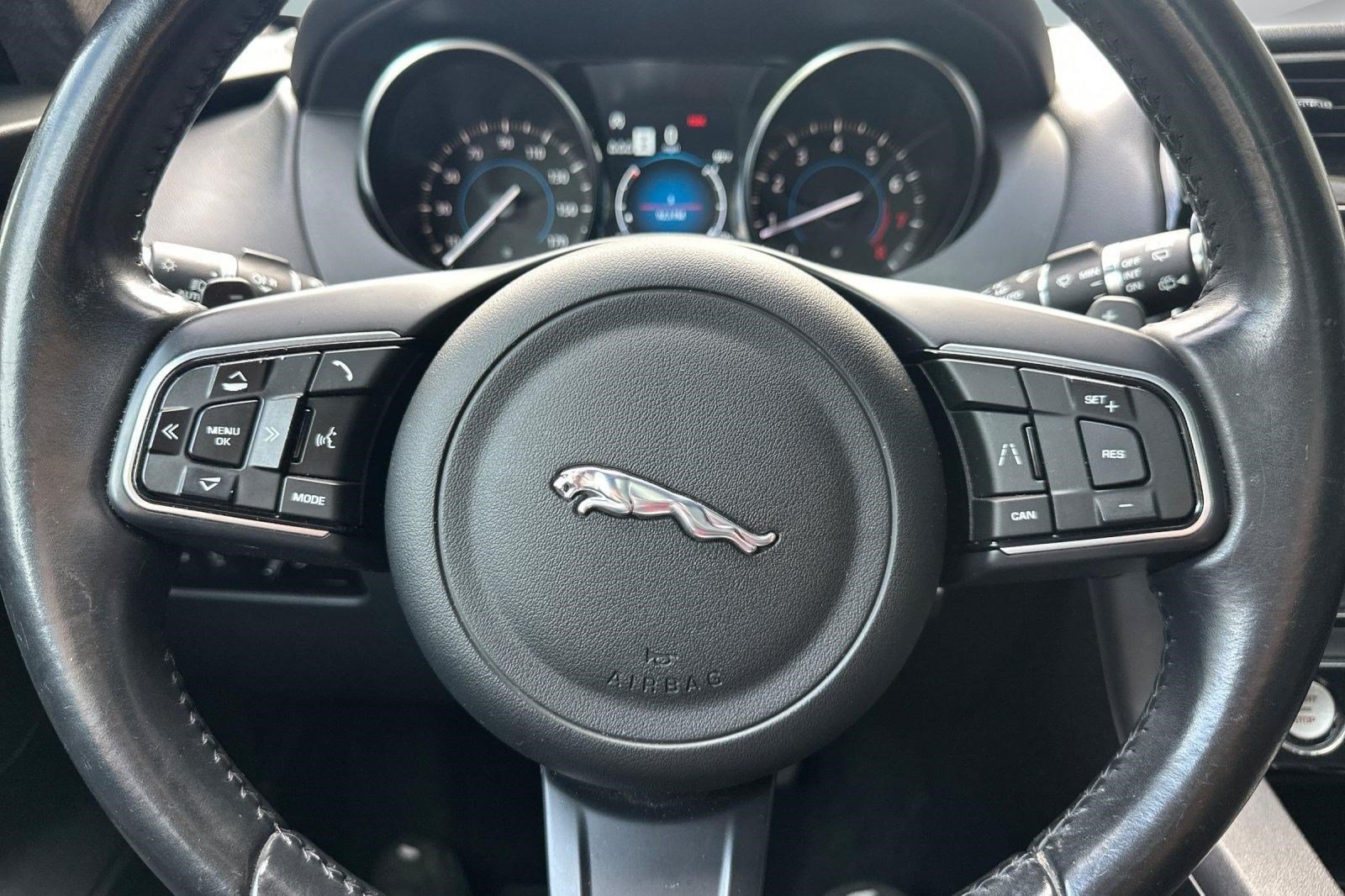 Used 2020 Jaguar F-PACE Premium AWD/4WD image 11
