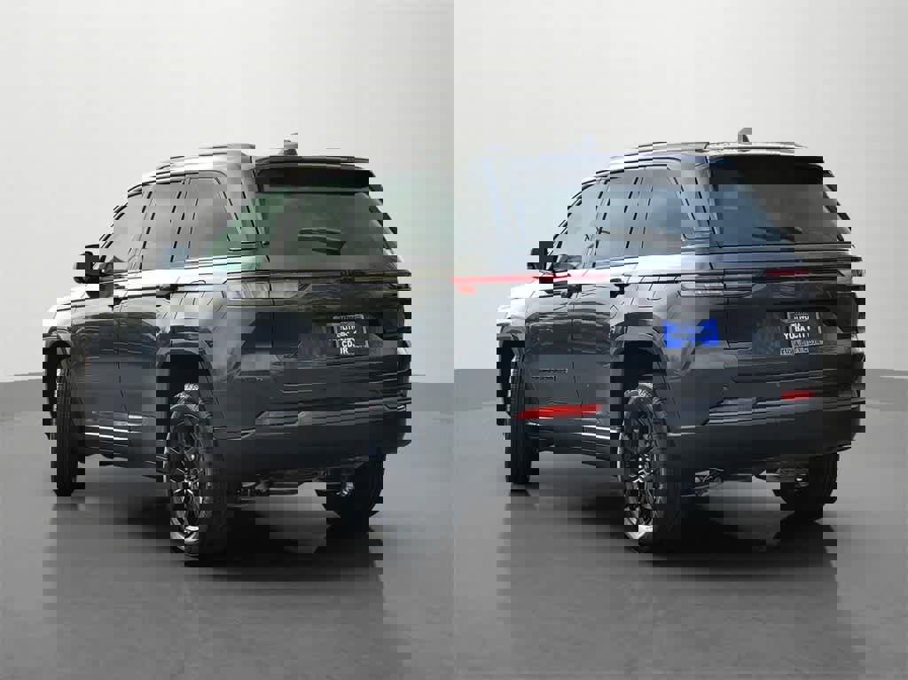 New 2026 Jeep Grand Cherokee Altitude image 4