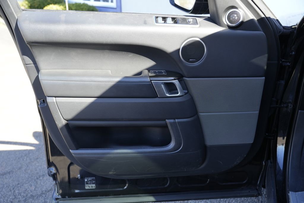 Used 2020 Land Rover Range Rover Sport HSE image 22