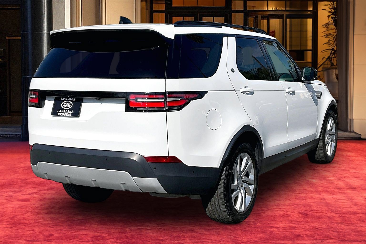 Used 2019 Land Rover Discovery HSE AWD/4WD image 12