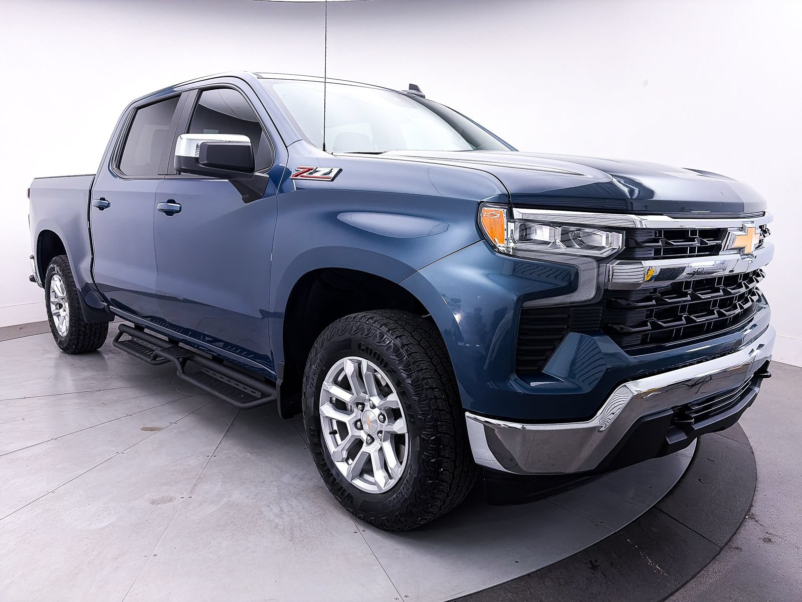 Used 2024 Chevrolet Silverado 1500 LT AWD/4WD image 12