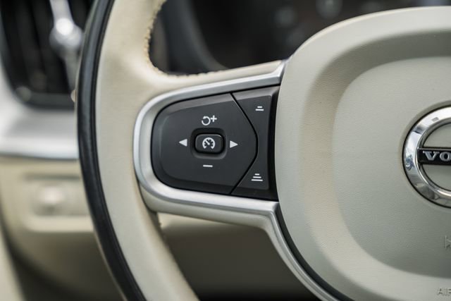 Used 2019 Volvo XC60 T5 Momentum w/ Multimedia Package AWD/4WD image 24