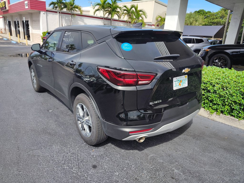 Used 2025 Chevrolet Blazer LT FWD image 6