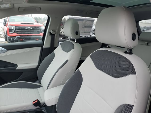 New 2026 Volkswagen Taos SE image 10