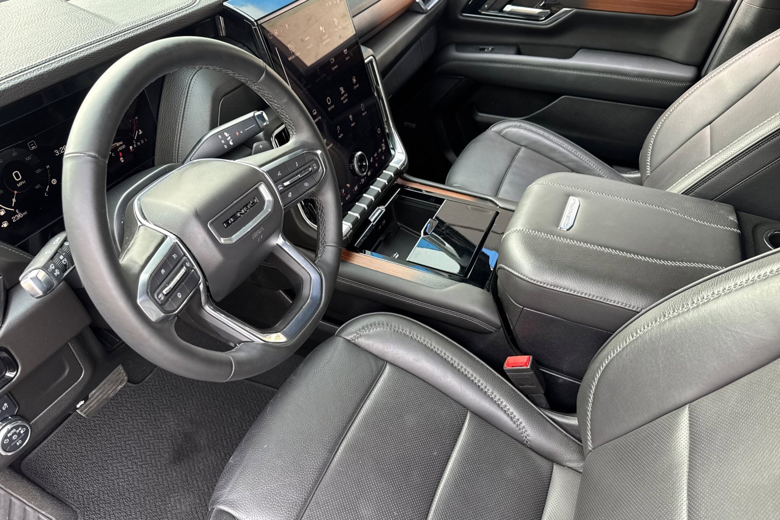 Used 2025 GMC Yukon Denali image 11