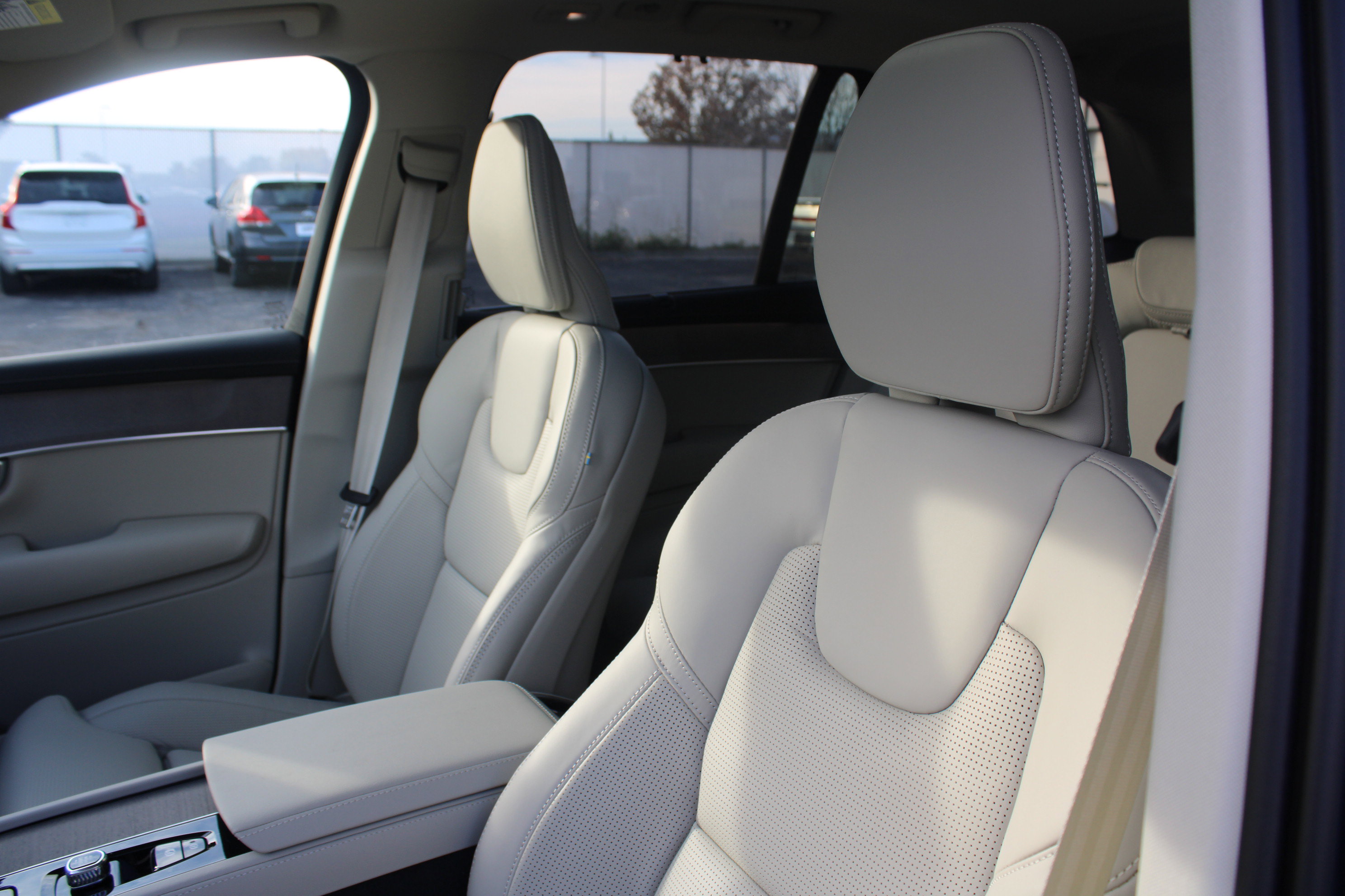 New 2026 Volvo XC90 T8 Ultra w/ Protection Package Premier AWD/4WD image 15