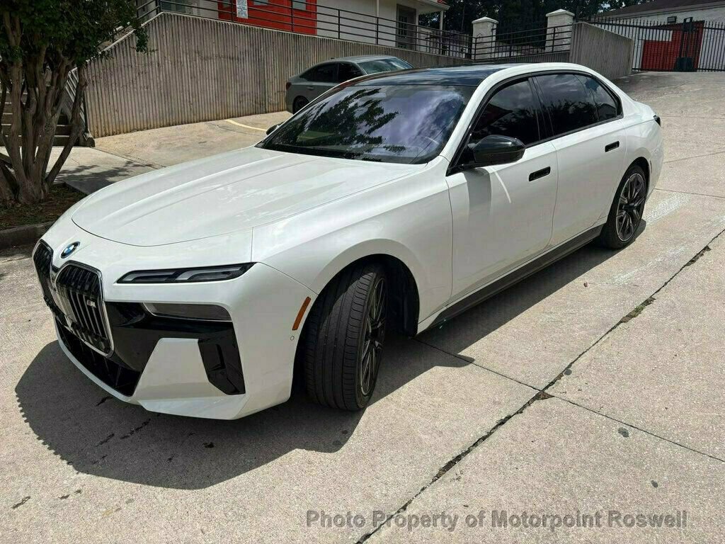 Used 2024 BMW i7 M70 w/ Premium Package AWD/4WD image 3